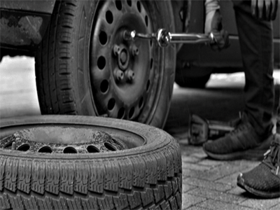 Which is More Dangerous, Front Tire Burst or Rear Tire Burst？